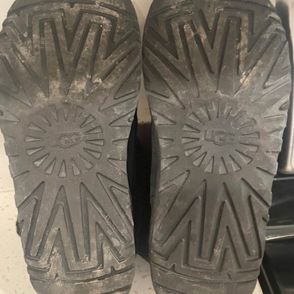 UGG SHAINA BOOT, ALL BLACK, SZ 9, GREAT CONDITION - Picture 6 of 7